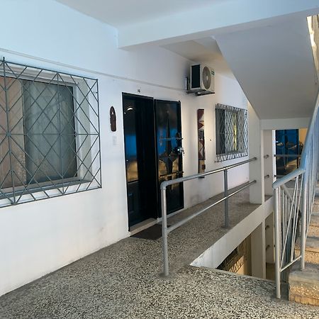 Maryland Guesthouse Monrovia Buitenkant foto