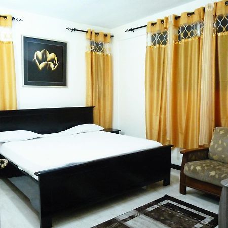 Maryland Guesthouse Monrovia Buitenkant foto