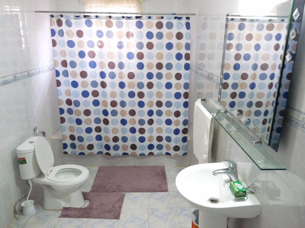 Maryland Guesthouse Monrovia Buitenkant foto