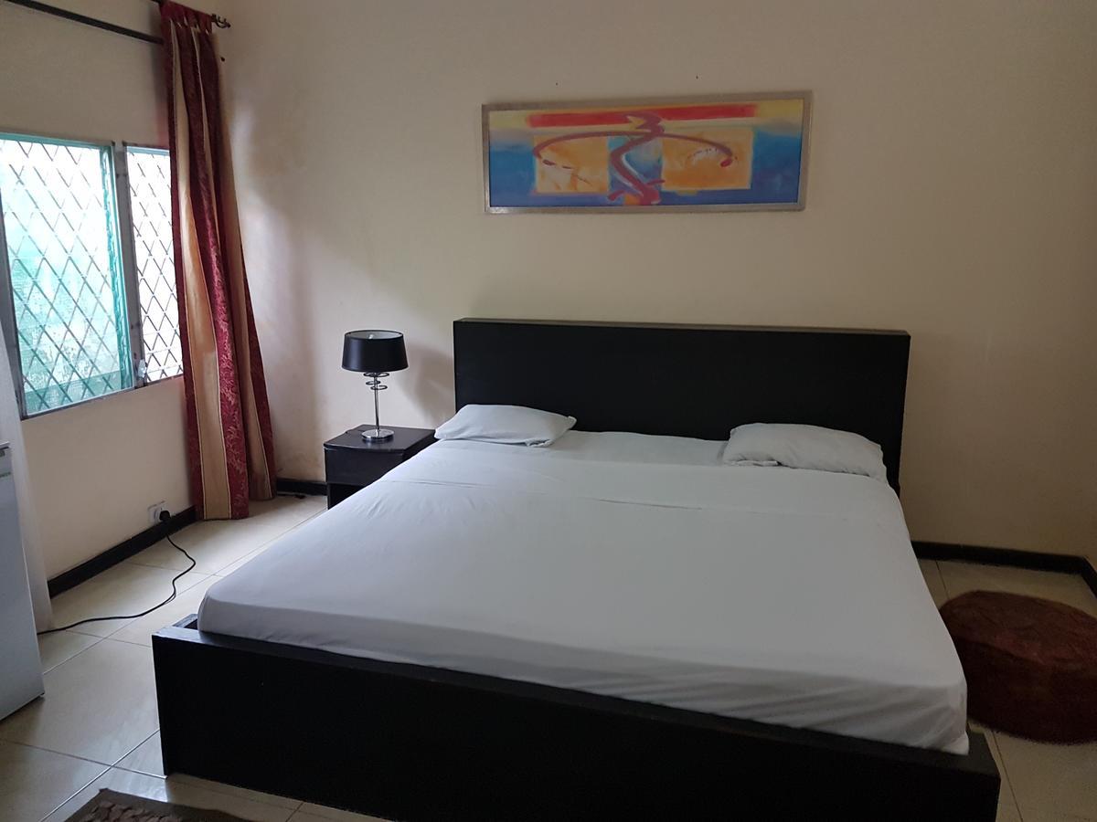 Maryland Guesthouse Monrovia Buitenkant foto