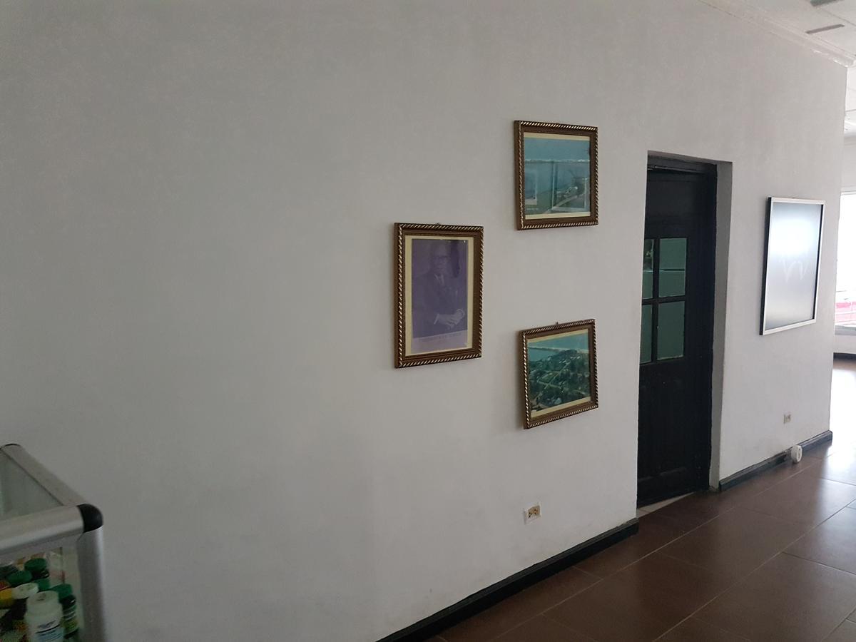 Maryland Guesthouse Monrovia Buitenkant foto