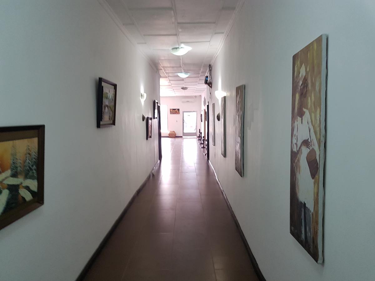 Maryland Guesthouse Monrovia Buitenkant foto