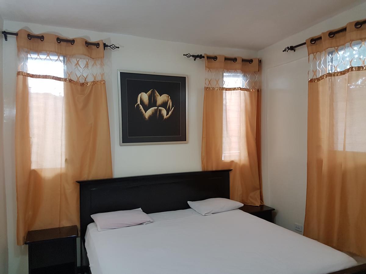Maryland Guesthouse Monrovia Buitenkant foto