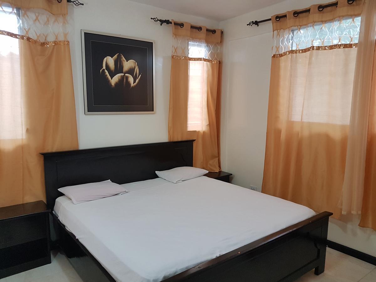 Maryland Guesthouse Monrovia Buitenkant foto