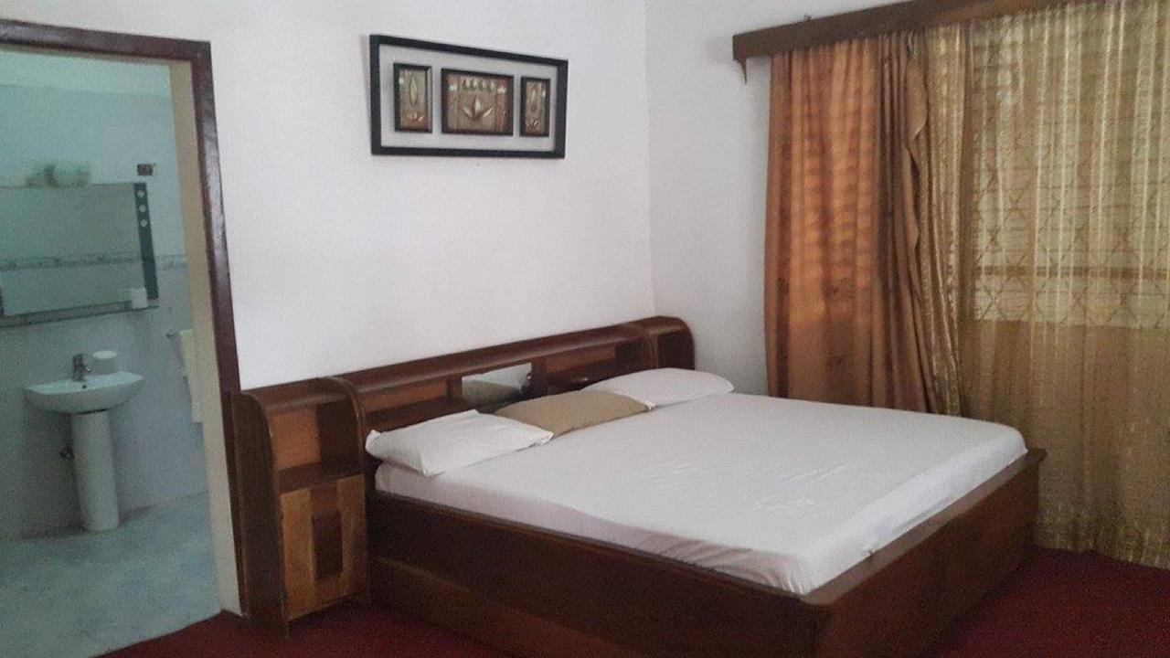 Maryland Guesthouse Monrovia Buitenkant foto