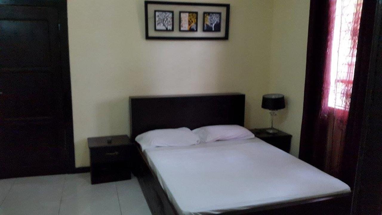 Maryland Guesthouse Monrovia Buitenkant foto